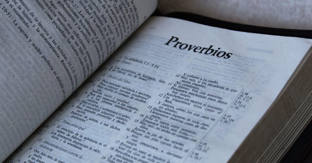 Close-up of a Spanish Bible open to the book of Proverbs, emphasizing scripture text.