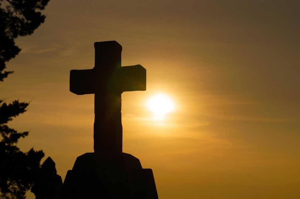 cross, sunset, silhouette, god, religion, christianity, religious, nature, christian, spirituality, faith, belief, christ, hope, prayer, spiritual, worship, pray, sunlight, love, catholicism, church, forgiveness, salvation, sunrise, symbol